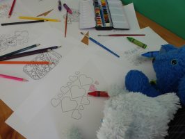 S37_04_TeddyAndBooColouringIn